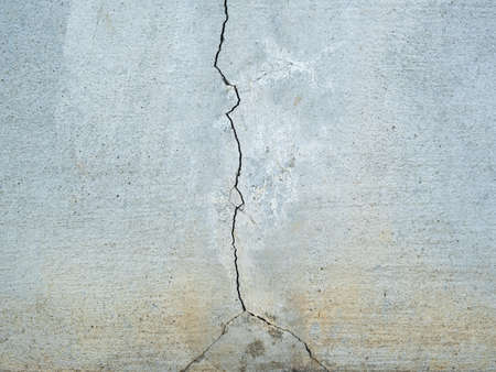 wall cracks selective focus,cement fissureの写真素材