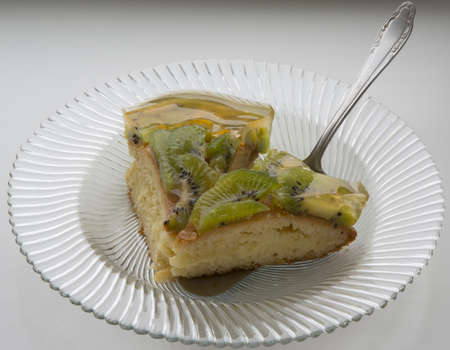 This is a wedge of jelly cake  The cake contains vanilla cream and kiwi の写真素材