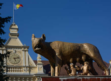 Sculpture in Brasov Transylvania Romania: Romulus and Remus the twin brothers suckled by a shewolf. Brasov had been the part of the Roman Empire many years ago.の写真素材