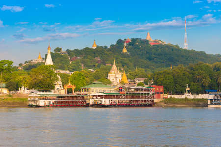 MANDALAY, MYANMAR - DECEMBER 1, 2016: Sagaing city port. Golden pagodas, Burma. Copy space for textのeditorial素材