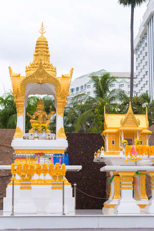 PATTAYA, THAILAND - JANUARY 7, 2017: Beautiful golden Brahma statue. Pattaya, Thailandのeditorial素材
