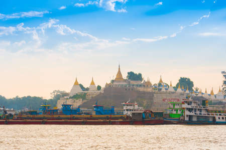 MANDALAY, MYANMAR - DECEMBER 1, 2016: Port on a background of golden pagodas, Burma. Copy space for textのeditorial素材