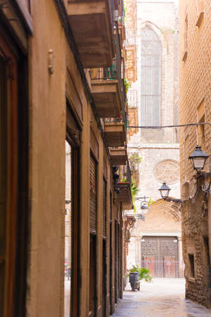 BARCELONA, SPAIN - FEBRUARY 16, 2017: Gothic Quarter (Barrio Gothico). Verticalのeditorial素材