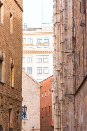 BARCELONA, SPAIN - FEBRUARY 16, 2017: Gothic Quarter (Barrio Gothico). Verticalのeditorial素材