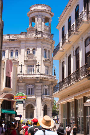 CUBA, HAVANA - MAY 5, 2017: View of the Cuban street and buildings. Verticalのeditorial素材