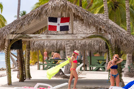SAONA, DOMINICAN REPUBLIC - MAY 25, 2017: People relax on the sandy beach. Close-upのeditorial素材