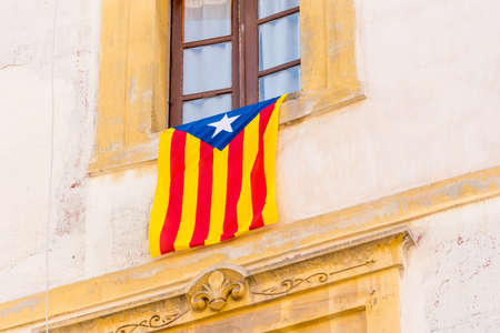 The flag Estelada on the facade of the building. Before the referendum on independence, Tarragona, Catalonia, Spain. Close-upの写真素材