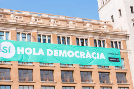 BARCELONA, SPAIN - OCTOBER 3, 2017: View of the building with a poster. The referendum on independence, Barcelona, Catalonia, Spain. Close-upのeditorial素材