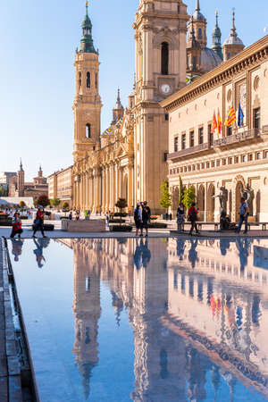 SARAGOSSA, SPAIN - SEPTEMBER 27, 2017: People near the Cathedral-Basilica of Our Lady of the Pillar - Roman Catholic Church. Verticalのeditorial素材