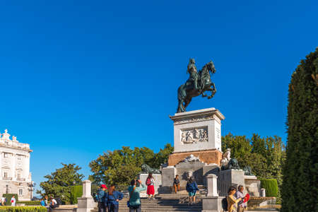 MADRID, SPAIN - SEPTEMBER 26, 2017: Horse sculpture of King Philip IV. Copy space for textのeditorial素材