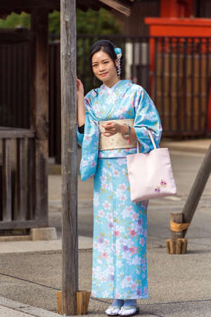TOKYO, JAPAN - OCTOBER 31, 2017: Girl in a blue kimono on a city street. Verticalのeditorial素材