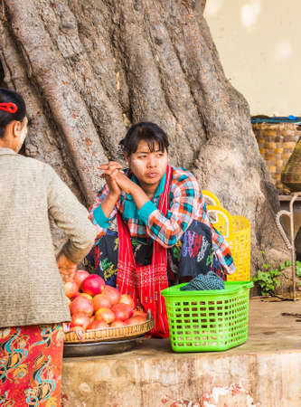 BAGAN, MYANMAR - DECEMBER 1, 2016: The seller of fruit in the local market. Close-up. Verticalのeditorial素材