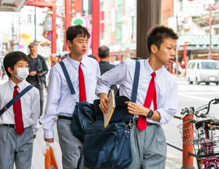 TOKYO, JAPAN - OCTOBER 31, 2017: Japanese school children on a city street. Close-upのeditorial素材