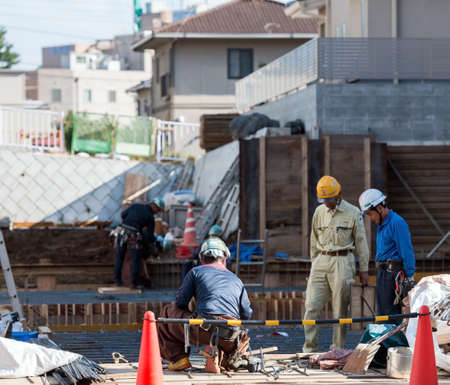 ODAWARA, JAPAN - NOVEMBER, 11, 2017: Builders on a city streetのeditorial素材