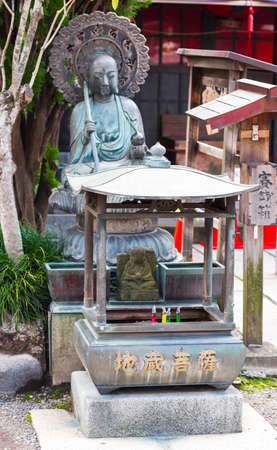 Statue in the city park, Tokyo, Japan.のeditorial素材