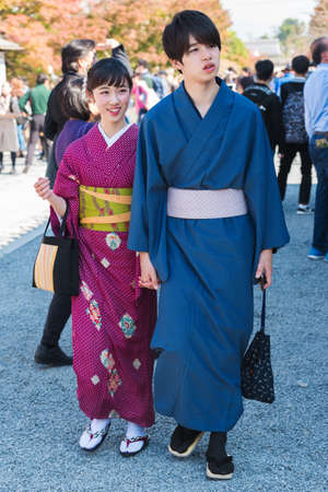 KYOTO, JAPAN - NOVEMBER 7, 2017: Couple in a kimono on a city street. Verticalのeditorial素材