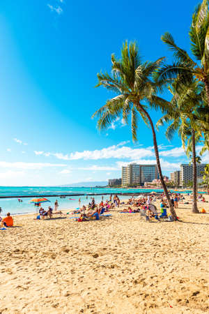 HONOLULU, HAWAII - FEBRUARY 16, 2018: View of the sandy city beach. Copy space for text. Verticalのeditorial素材