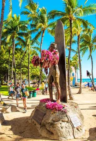 HONOLULU, HAWAII - FEBRUARY 16, 2018: On the city beach. Copy space for text. Verticalのeditorial素材