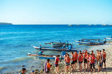 OSLOB, CEBU, PHILIPPINES - FEBRUARY 23, 2018: A group of tourists. Copy space for textのeditorial素材