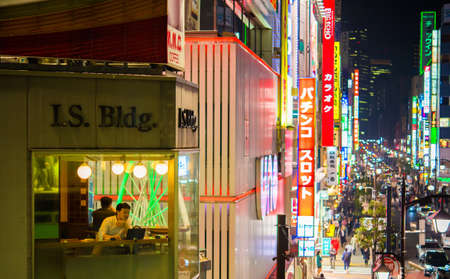 TOKYO, JAPAN - NOVEMBER 7, 2017: Shibuya Tokyo District in the evening. With selective focusのeditorial素材