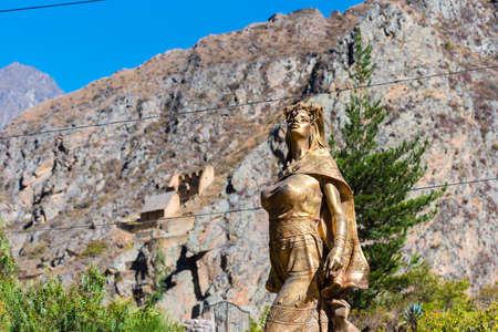 Golden Inca statue, Ollantaytambo, Peru. With selective focusのeditorial素材
