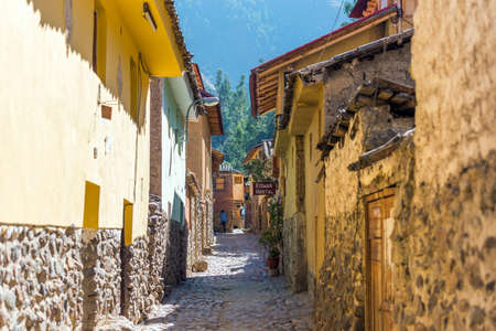 OLLANTAYTAMBO, PERU - JUNE 26, 2019: View of the narrow city street in the historical part of the cityのeditorial素材