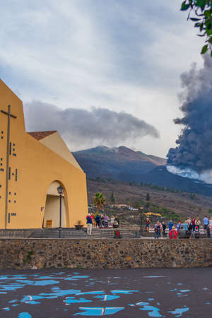 LOS LLANOS DE ARIANE, SPAIN NOVEMBER 10.2021: View point with people at the church to the Cumbre Vieja volcano eruption on the Canary island of La Palma, verticalのeditorial素材