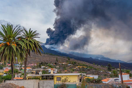 The Cumbre Vieja volcano erupt on the Canary island of La Palma,のeditorial素材