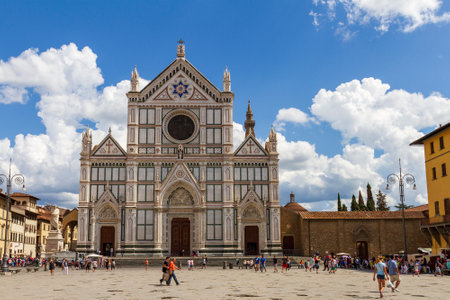 FLORENCE, ITALY â AUGUST 19, 2015. People walking past the Basilica di Santa Croce, taken on August 19, 2015 in Florence.のeditorial素材