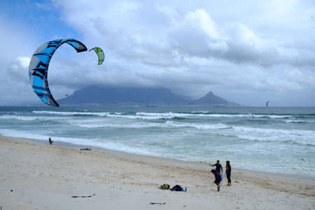 Kite surfers at kite beach in Blouberg, Cape Town.のeditorial素材