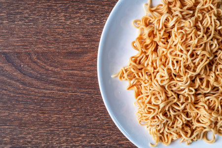 Instant noodles on a plate on the tableの素材 [FY310180709181]