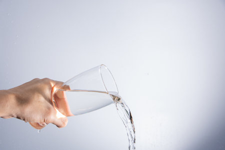 Pour water out of the glassの素材