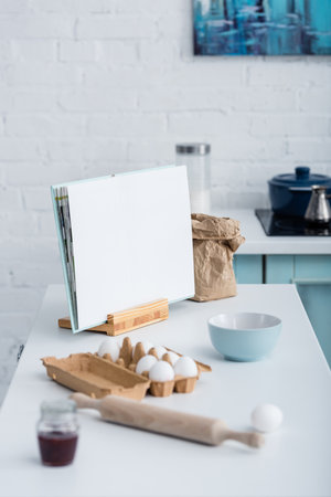 empty opened cookbook table cookingの素材