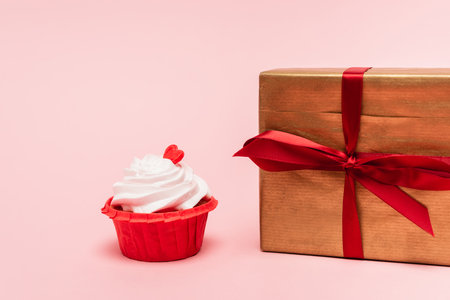 valentines cupcake red heart giftの素材