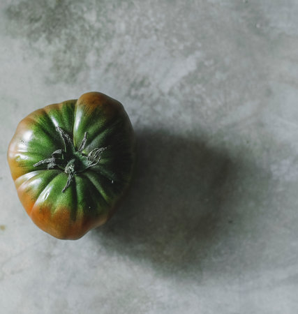 Fresh organic green heirloom tomatoの素材