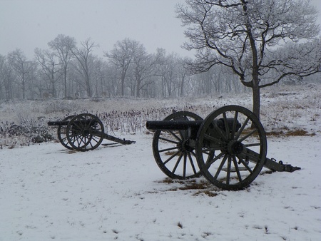 cannons at gettysburg battlefields in the snowのeditorial素材