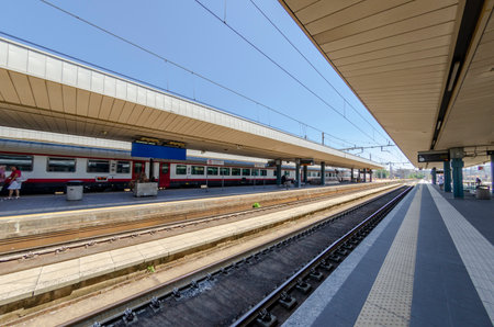 Railway station with train waiting on the tracksのeditorial素材