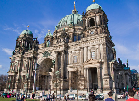berlin dome with touristsのeditorial素材