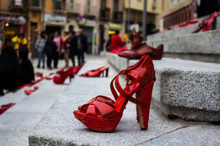CAGLIARI, ITALY - NOVEMBER 25, 2017: Zapatos rojos by Elina Chauvet at Piazza Garibaldi - Sardiniaのeditorial素材