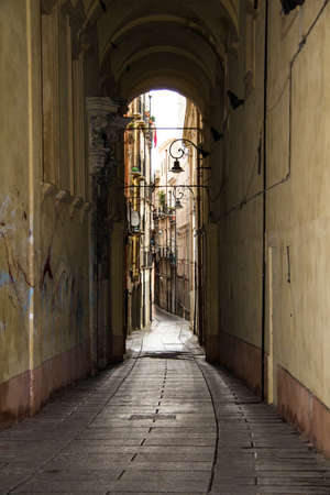 Cagliari: Walk in the Castle District, Via Corte D'appello - Sardiniaの写真素材