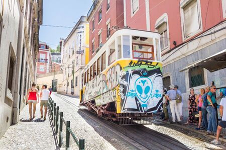 People waiting for the Funicular Glory, Lisbon, Portugalのeditorial素材