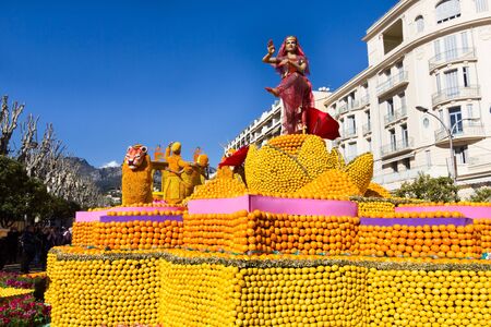 Art made of lemons and oranges in the famous Lemon Festival (Fete du Citron) in Menton, Franceのeditorial素材