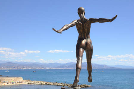Bronze sculpture in the edge of a wall in Antibes, Franceの写真素材