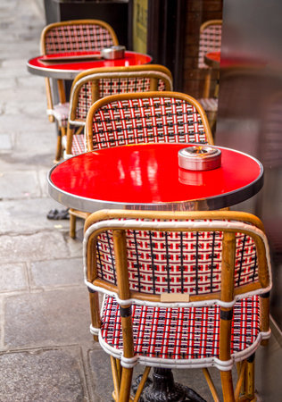 Typical table and chairs in the streets of Paris, Franceの写真素材