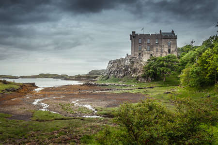View of the Dunvegan castle overlooking the coast in a moment of low tideのeditorial素材