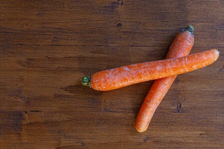 Top view of pair of carrots on rustic wooden backgroundの写真素材