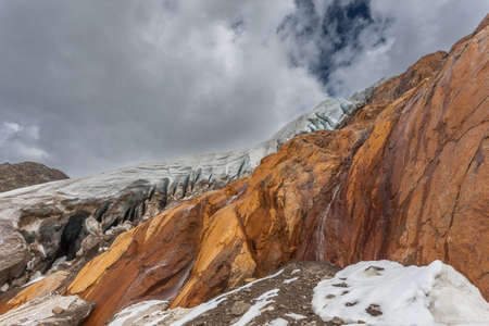 Particular morphologies of the seracs of the Vallelunga glacier above red rocksの写真素材