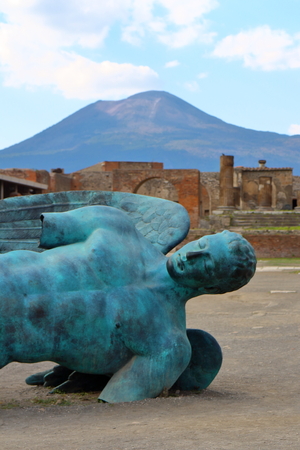 Pompeii, Italy: Mitoraj statueの写真素材