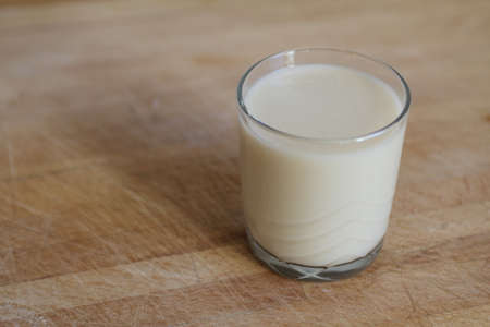A glass of home made oat milk, a fresh and healthy alternative to cow s milk の写真素材