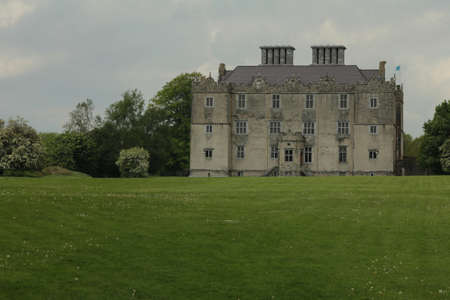 Portumna Castle in Ireland, with view of the garden. The castle is a semi-fortified house built before 1618.
のeditorial素材